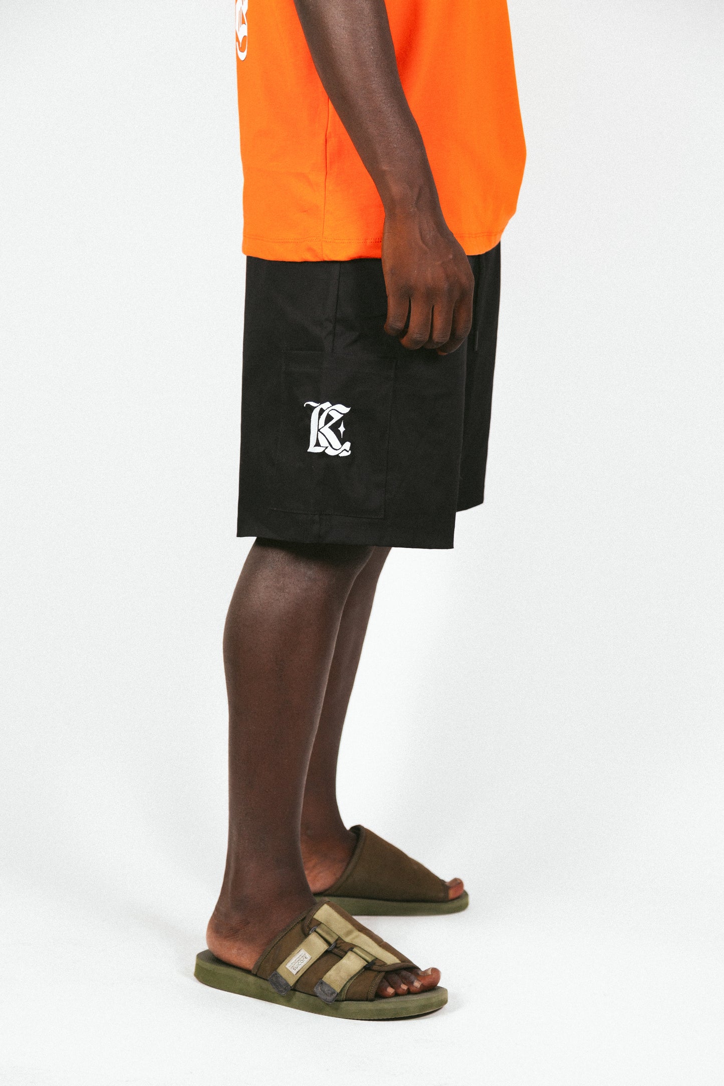 RESTLESS BLACK SHORT