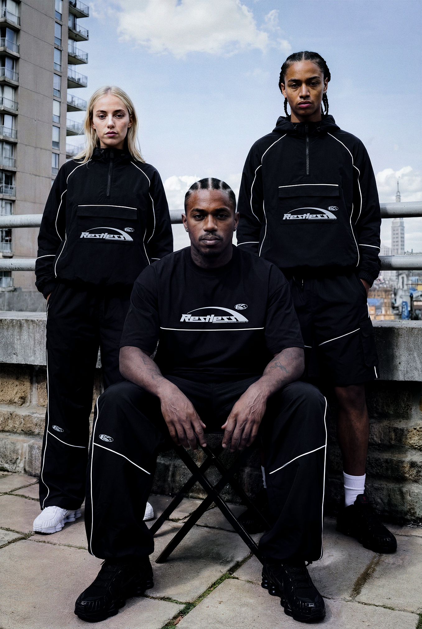 YOUNG PEOPLE HAVING FUN